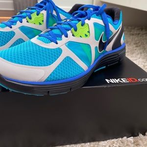 BRAND NEW: NIKEiD Sneakers
